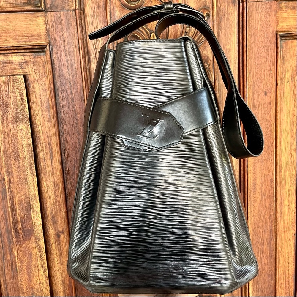 Louis Vuitton Sac D'Epaule Logo Black Epi Leather Shoulder Bucket Hobo Tote Bag